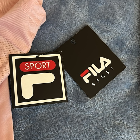 Fila Light Pink V-Neck Sports Tee. Women’s Size XL - Picture 4 of 7